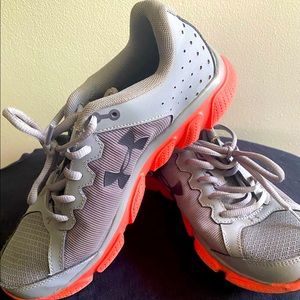 UA Under Armour Assert 6 Women’s Running Shoes size 9
